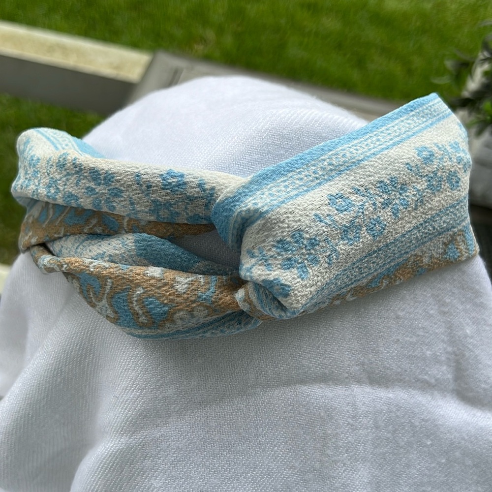 Elegant Blue and Brown Patterned Hairband